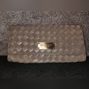 Preowned Michael Kors texture weaved Clutch‎